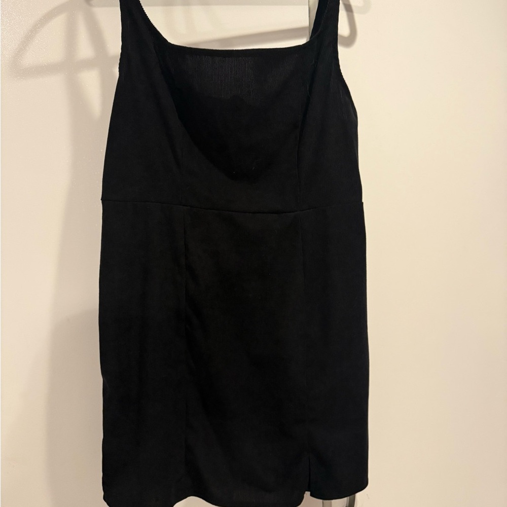 Chic Black Sleeveless Dress